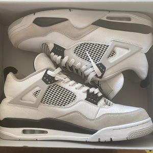 Air Jordan Retro 4